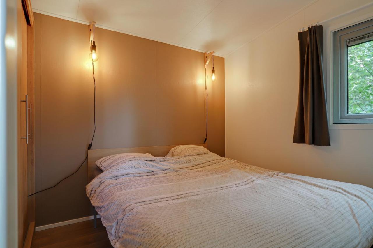 Landelijk Chalet 87 Oosterwolde  ภายนอก รูปภาพ